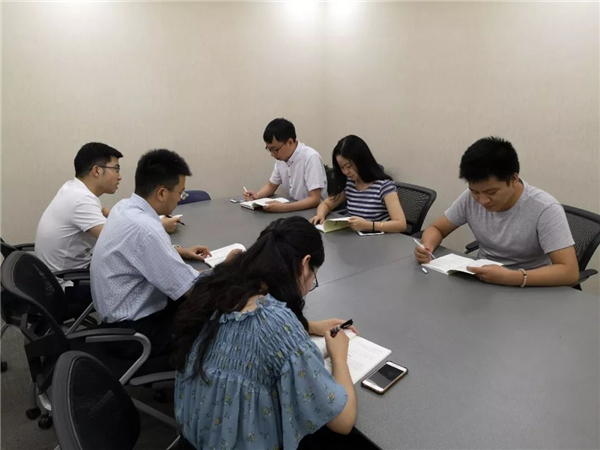 公司各级党组织掀起进建《党风廉政建设进建手册》热潮