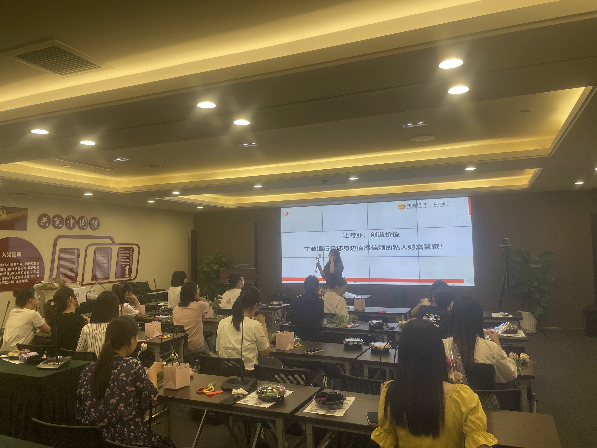 立功“十四五”，我为职工办实事：公司工会进杏装 香气飘动、花漾人生”活动