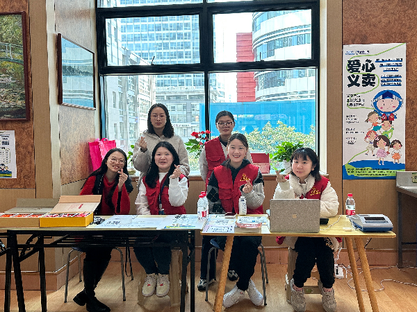 “但愿能助到大凉山的孩子们”，这场义卖爱心涌动