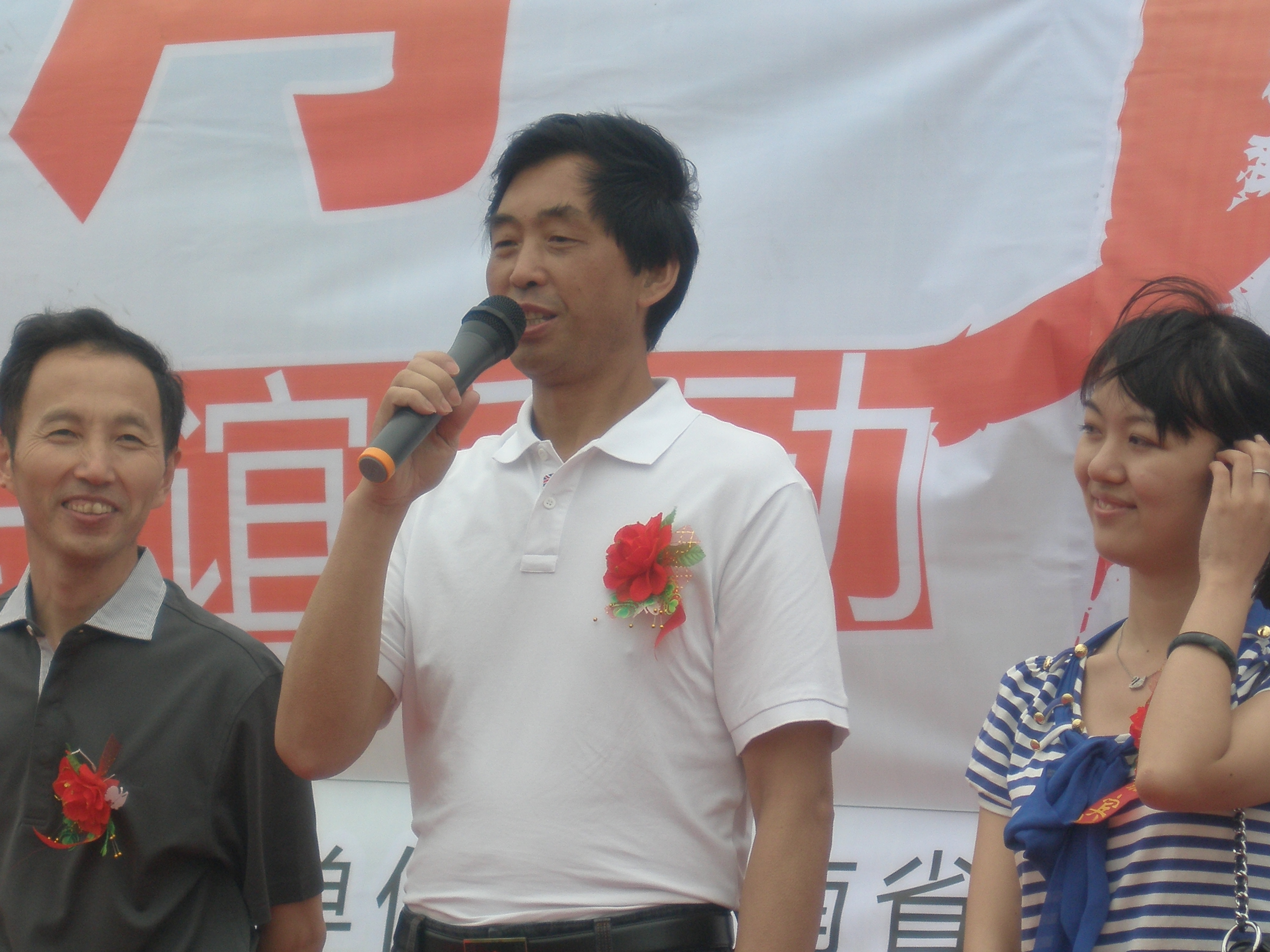公司团委进杏装五月·将爱”青年联谊活动